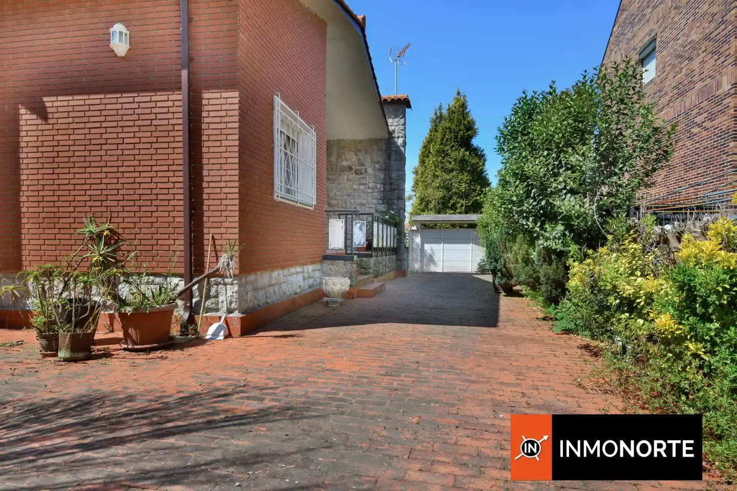 Vista exterior de Casa o chalet en venta en Laredo con Calefacción, Jardín privado y Terraza