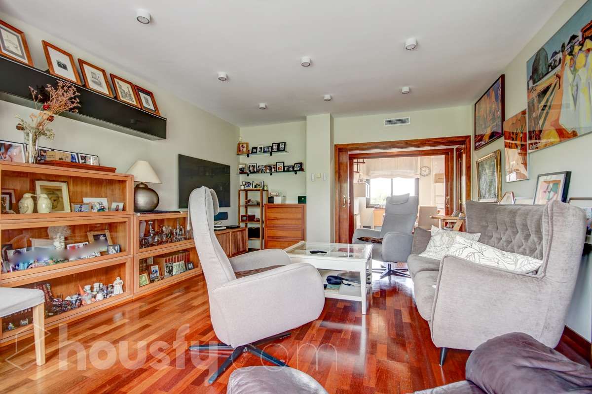 Living room of Flat for sale in Sant Cugat del Vallès  with Air Conditioner, Heating and Private garden