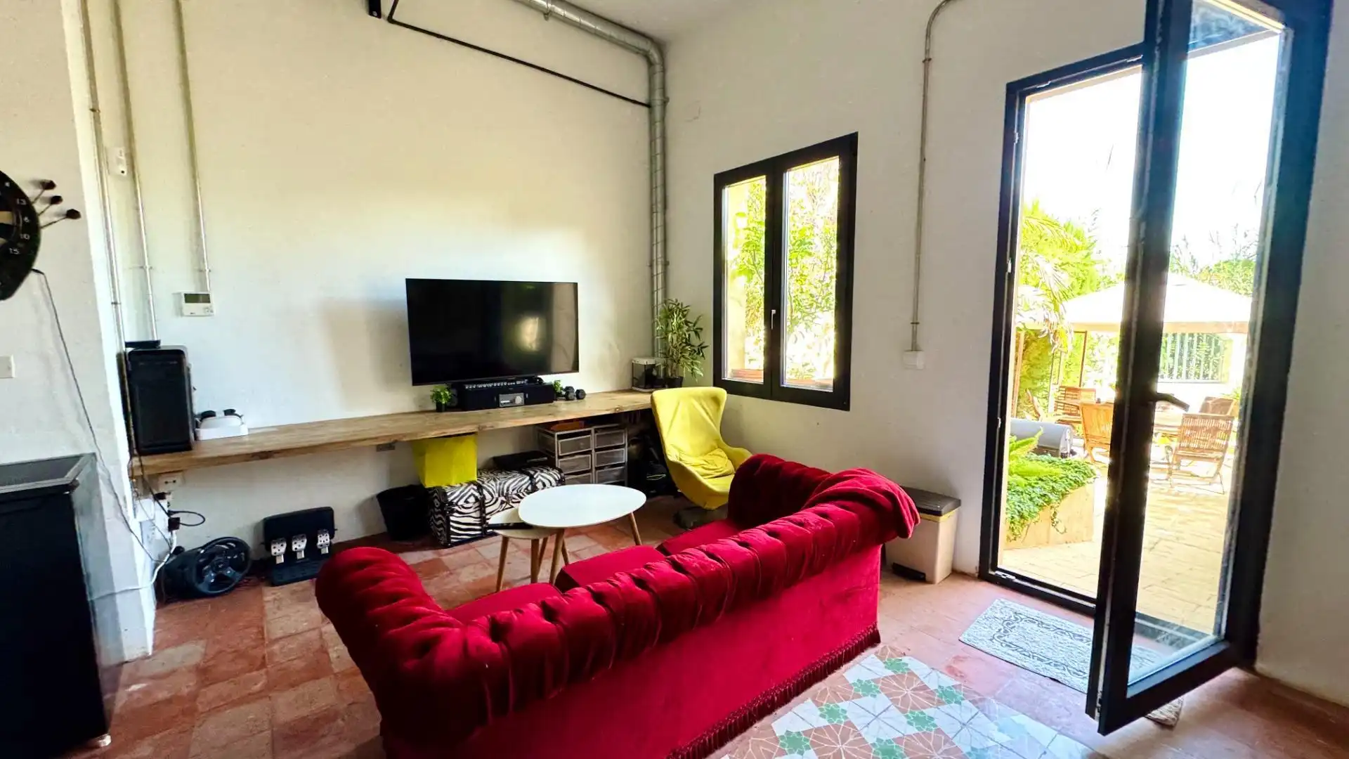 Sala d'estar de Casa o xalet en venda en Alicante / Alacant amb Jardí privat, Terrassa i Piscina