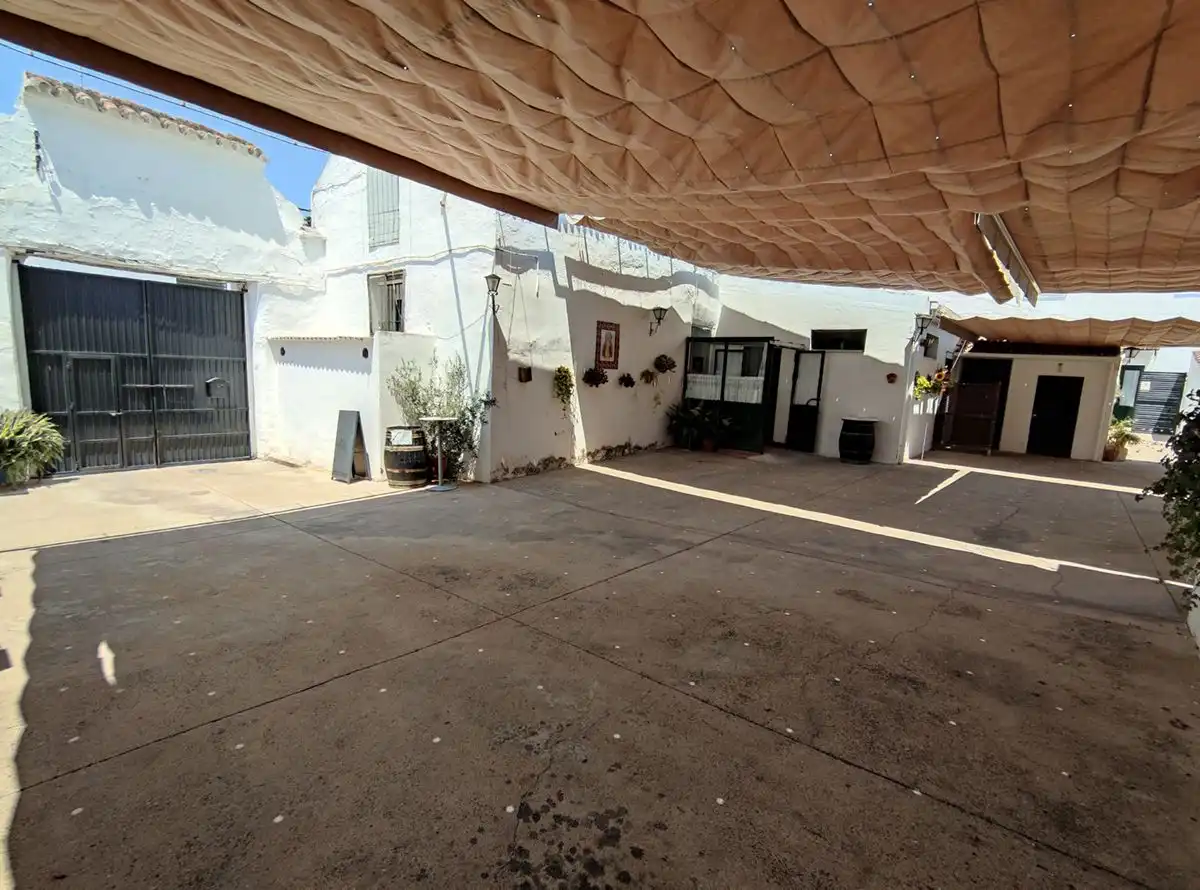 Exterior view of Commercial properties for rent in Palomares del Río  with Air Conditioner