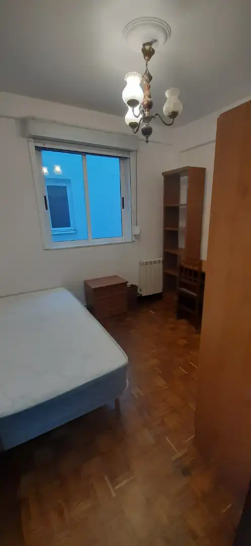 Dormitori de Pis de lloguer en Santiago de Compostela  amb Calefacció, Parquet i Forn