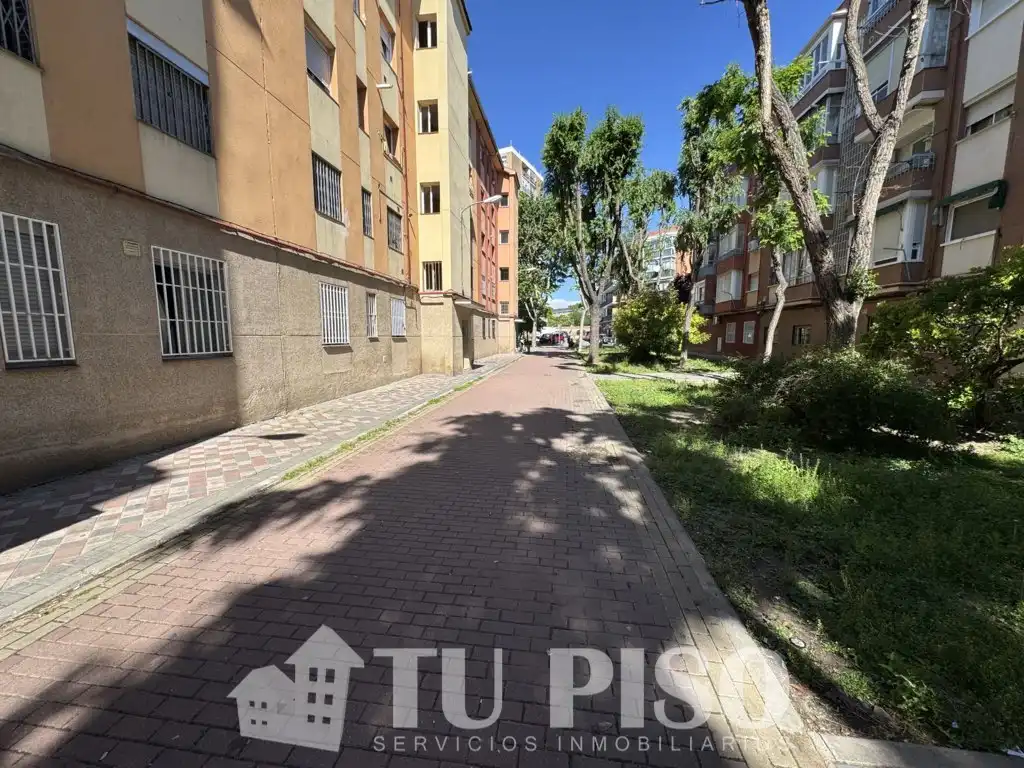 Vista exterior de Estudio en venta en Madrid