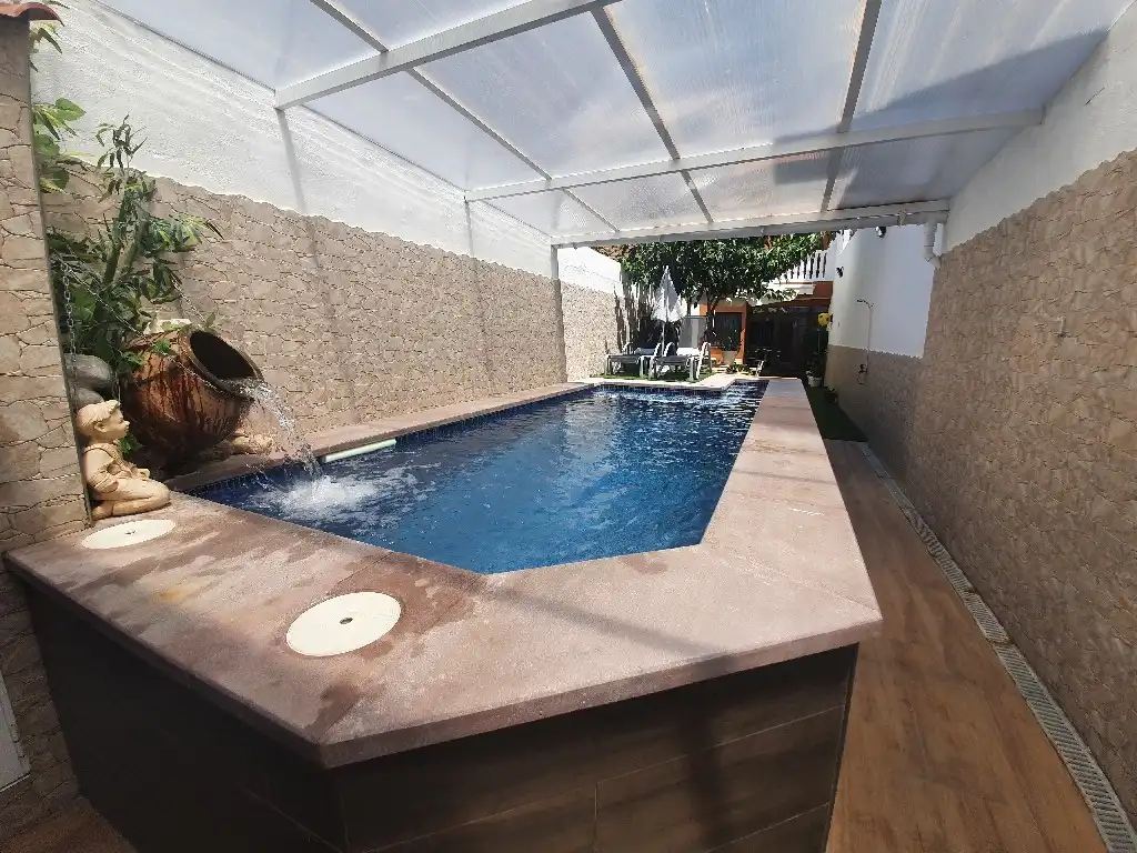Casa con piscina en venta en Madrigal