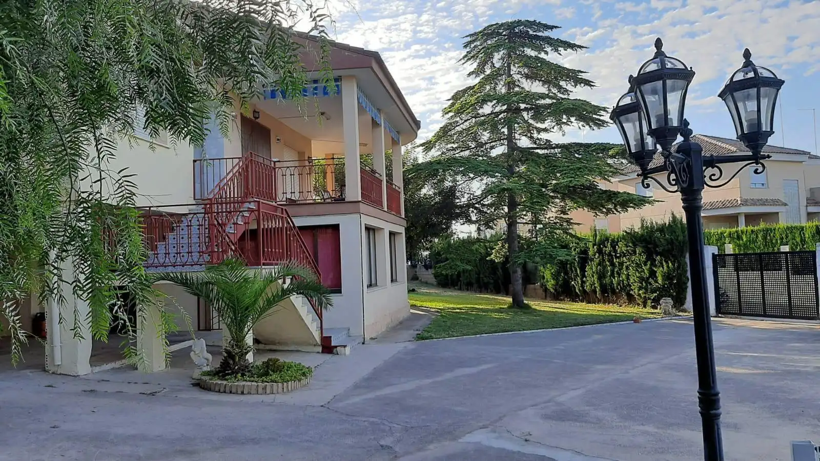 Vista exterior de Casa o chalet en venta en Torrent con Jardín privado, Terraza y Trastero