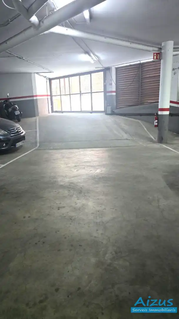 Einzelparkplatz zum Verkauf in Casc Antic, imagen 2