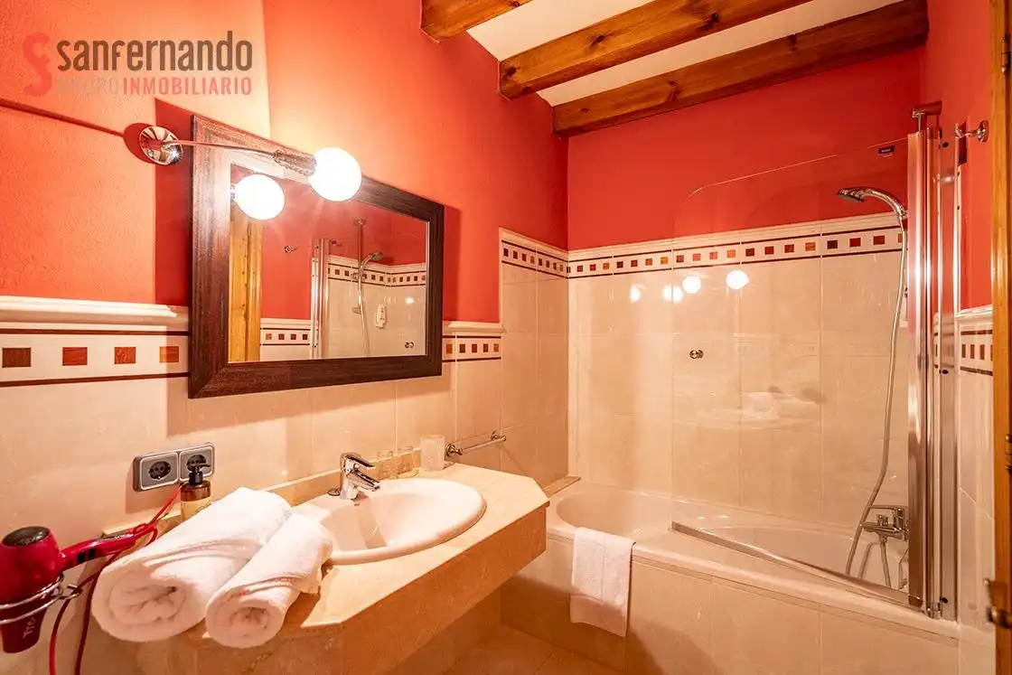 Baño de Finca rústica en venta en Val de San Vicente  con Calefacción