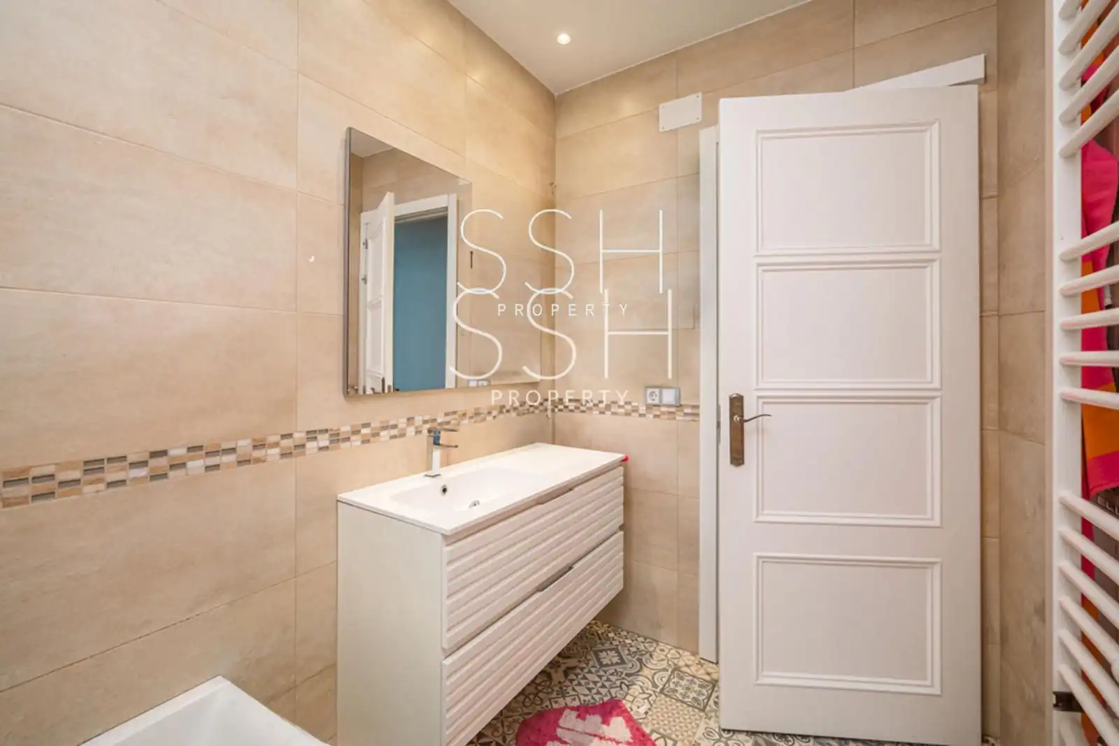 Badezimmer von Wohnung zur Miete in Madrid mit Klimaanlage, Heizung und Möbliert