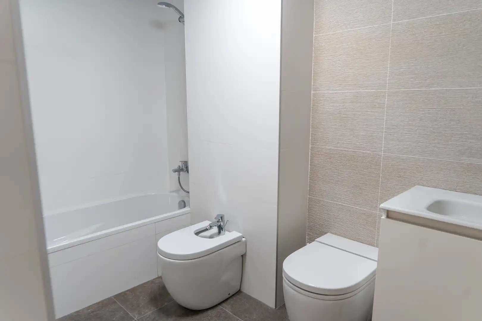 Badezimmer von Wohnung zum Verkauf in Valencia mit Klimaanlage, Abstellraum und Schwimmbad