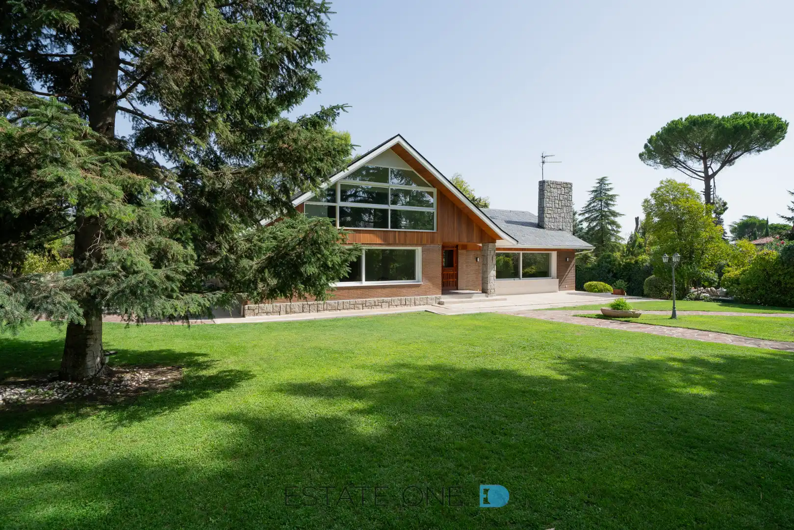 Vista exterior de Casa o chalet de alquiler en Madrid con Aire acondicionado, Calefacción y Jardín privado