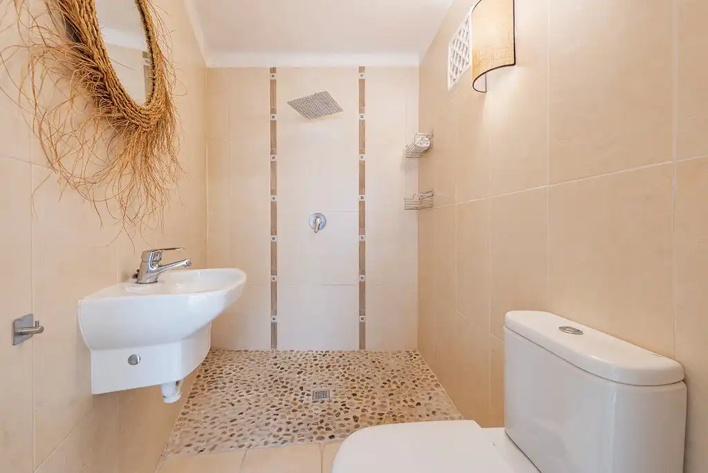 Baño de Finca rústica en venta en Pollença con Aire acondicionado, Calefacción y Jardín privado