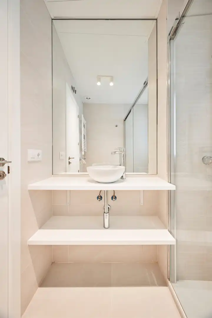 Badezimmer von Wohnung zur Miete in Madrid mit Klimaanlage, Heizung und Balkon