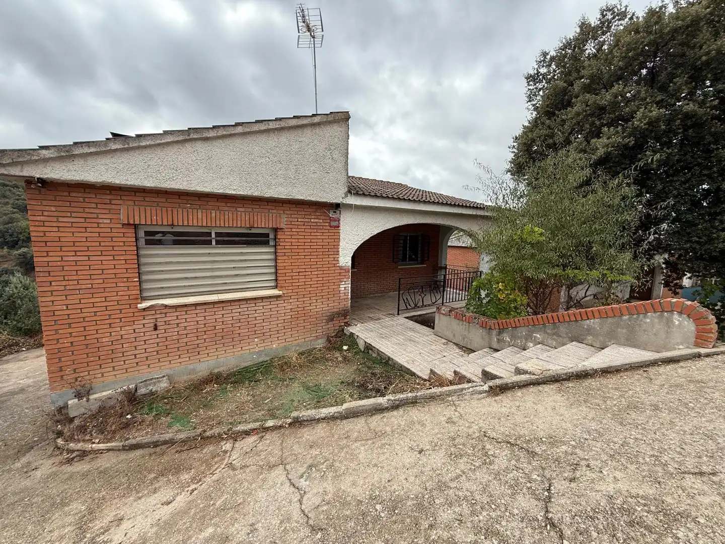 Vista exterior de Casa o xalet en venda en Fuentenovilla amb Jardí privat i Terrassa