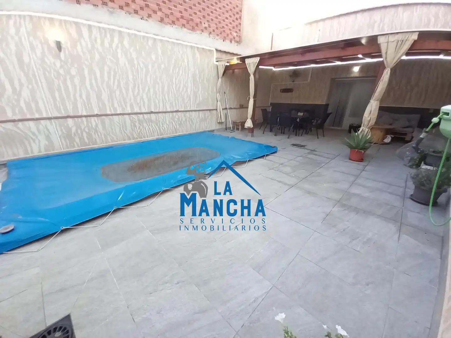 Terrassa de Casa o xalet en venda en Madrigueras amb Piscina i Moblat