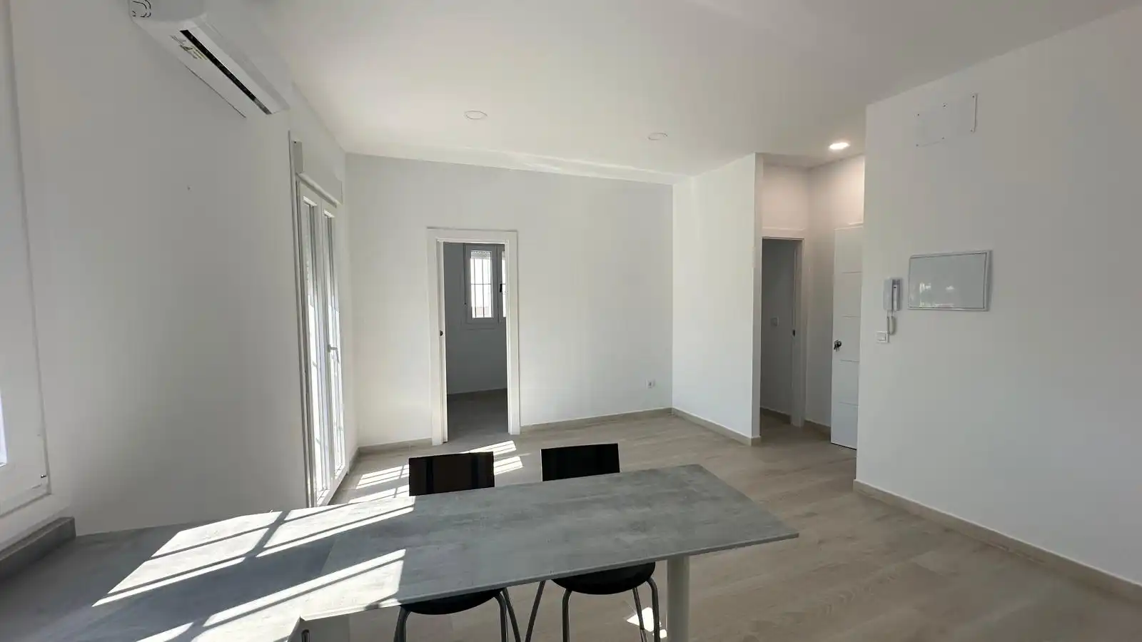 Sala de estar de Piso de alquiler en Valencina de la Concepción con Aire acondicionado, Calefacción y Terraza