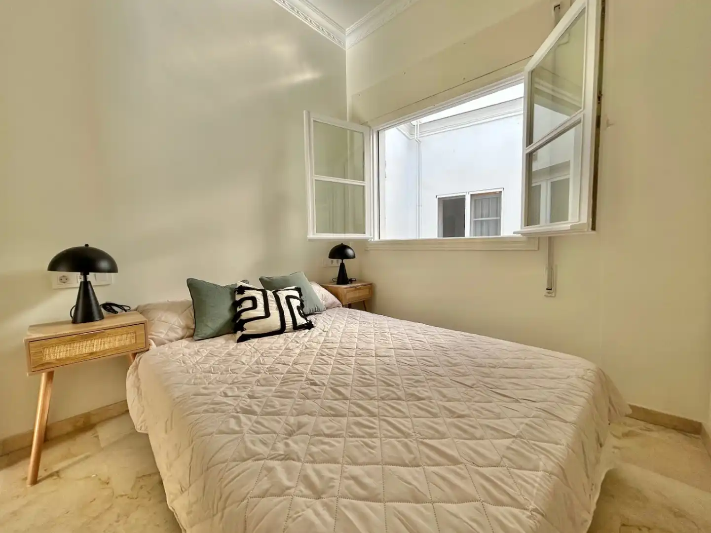 Bedroom of Apartments for sale in Málaga  with Air Conditioner, Heating and Furnished