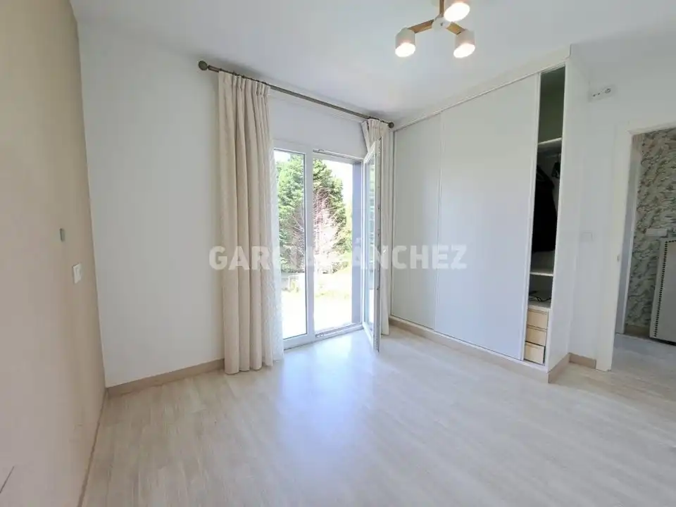 Garden of Houses for sale in Boiro  with Furnished