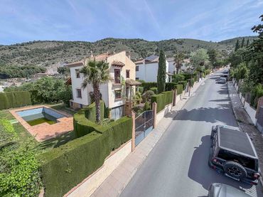 Villa mit Balkon zum Verkauf in Calle G-1 7B