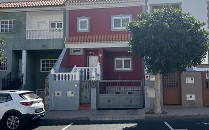 Vista exterior de Casa o xalet en venda en Agüimes amb Terrassa i Traster
