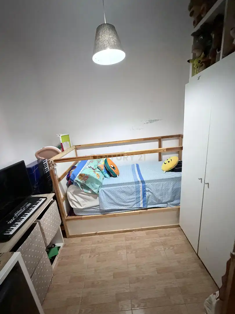 Dormitori de Apartament en venda en L'Hospitalet de Llobregat amb Forn, Rentadora i Microones