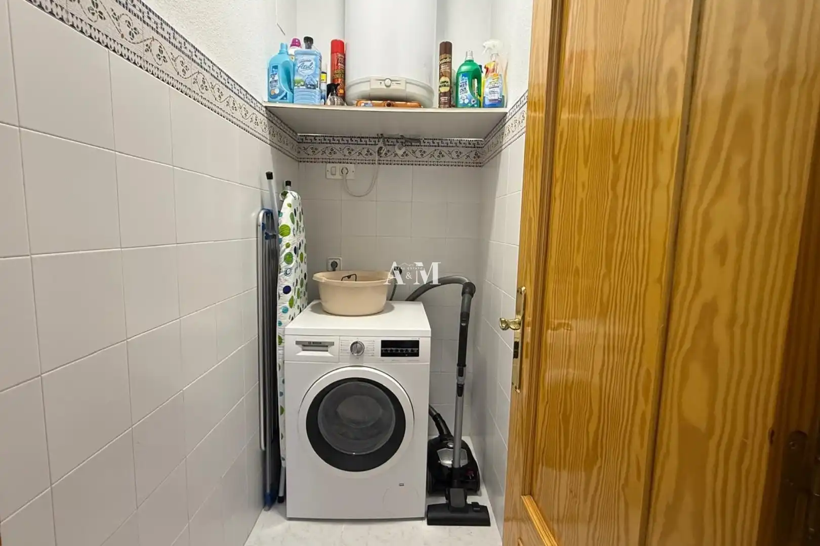 Cuina de Pis de lloguer en Guardamar del Segura amb Moblat, Rentadora i Balcó