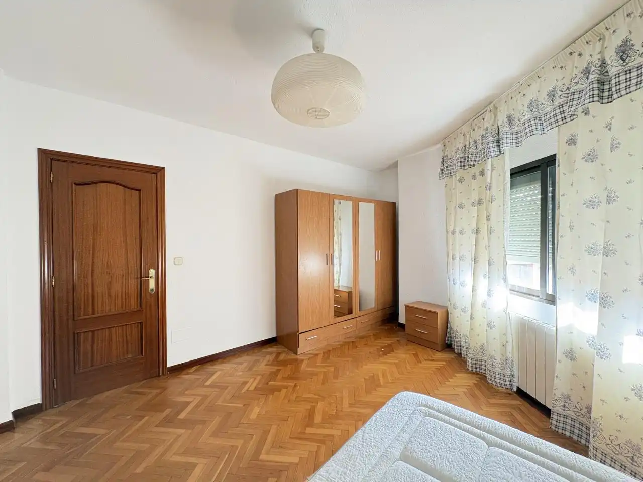 Schlafzimmer von Wohnung zur Miete in Madrid mit Klimaanlage, Heizung und Parkett