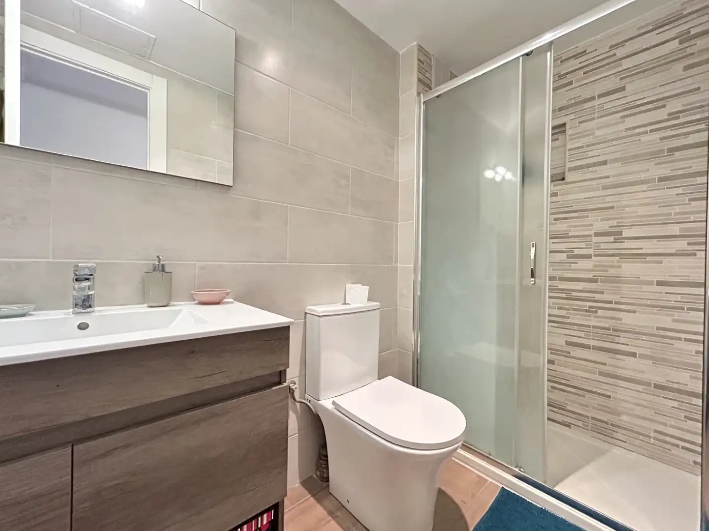 Badezimmer von Wohnung zum Verkauf in El Vendrell mit Heizung, Privatgarten und Parkett