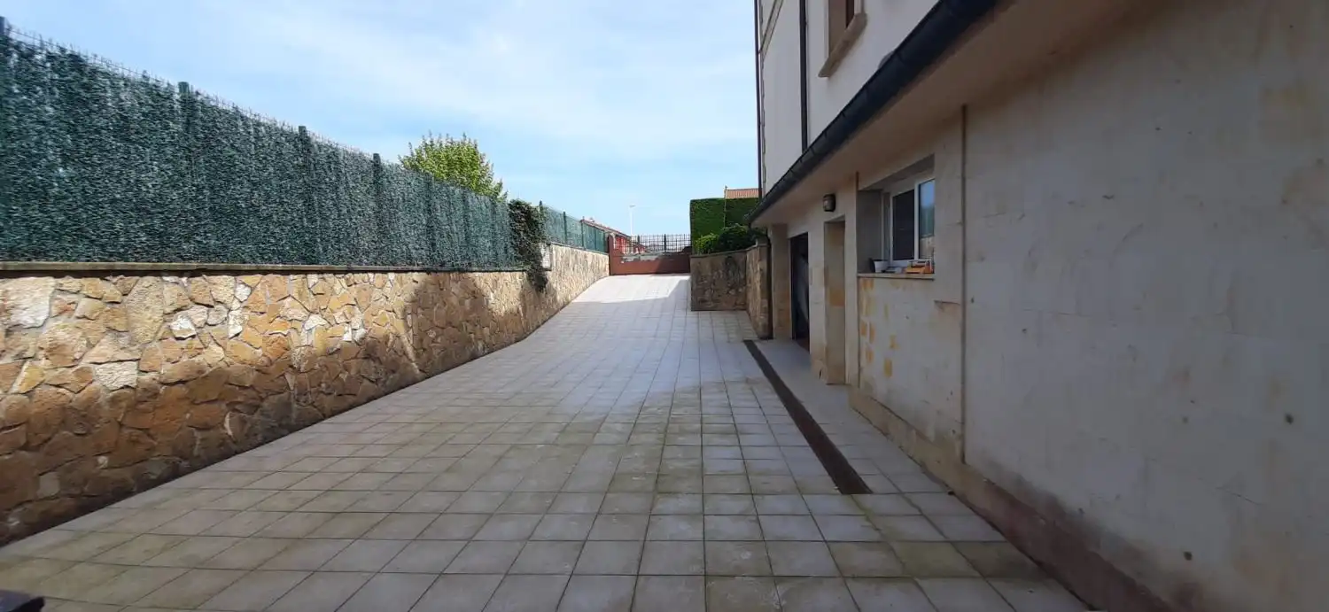 Aparcament de Casa o xalet en venda en Argoños  amb Calefacció