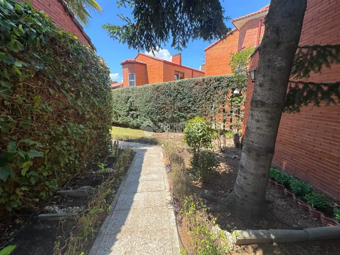 Garten von Einfamilien-Reihenhaus zum Verkauf in Collado Villalba mit Heizung, Abstellraum und Alarm