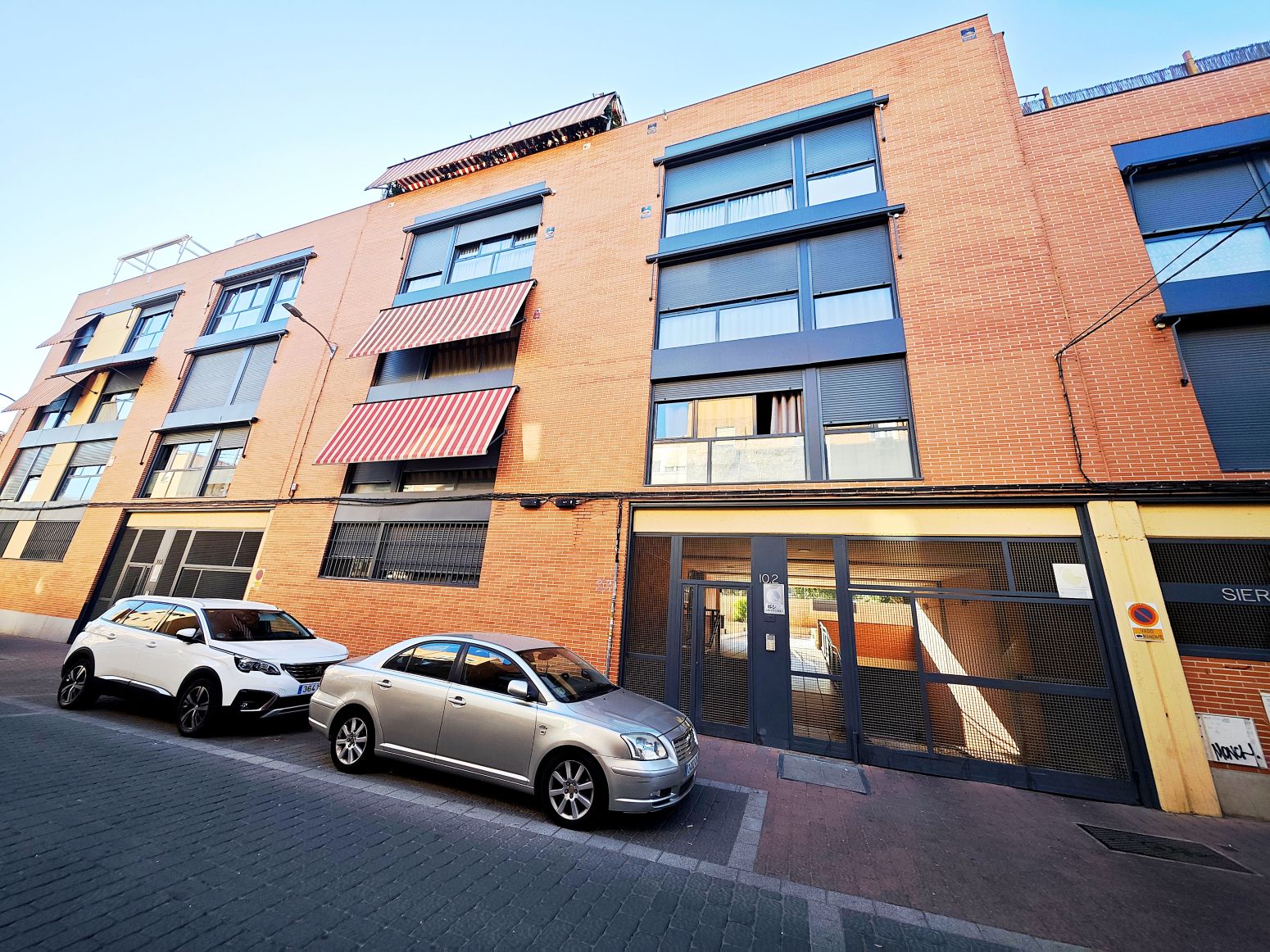 Exterior view of Flat for sale in  Madrid Capital  with Heating, Private garden and Parquet flooring