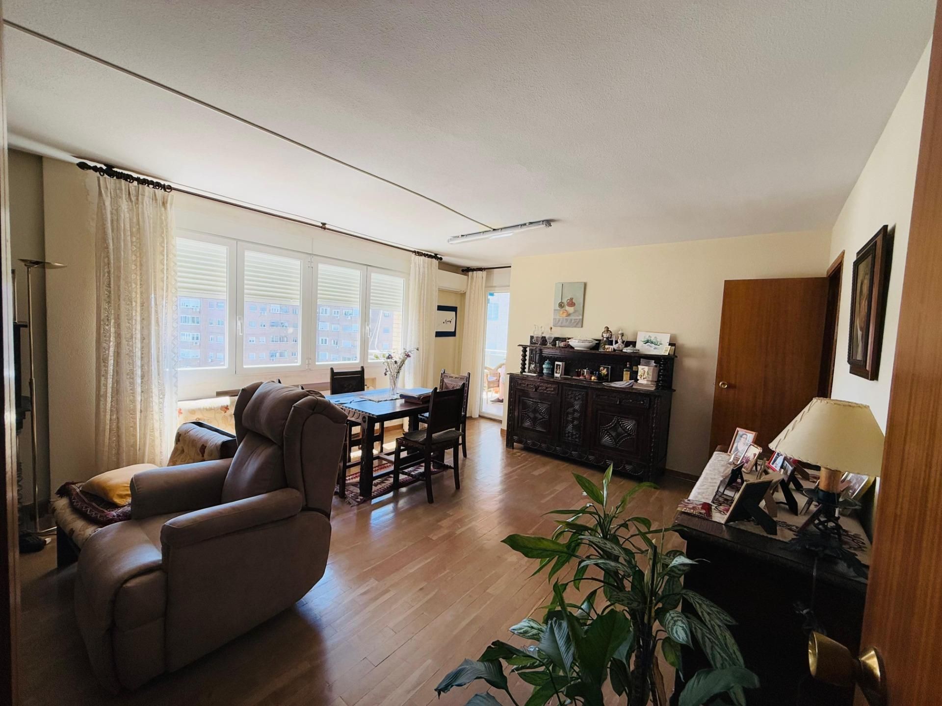 Living room of Flat for sale in  Madrid Capital