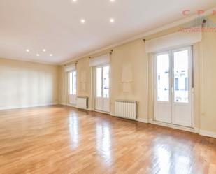 Living room of Flat to rent in  Madrid Capital  with Air Conditioner