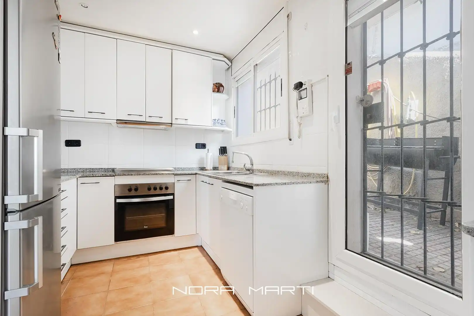 Cocina de Casa o chalet en venta en Esplugues de Llobregat con Jardín privado, Piscina y Alarma
