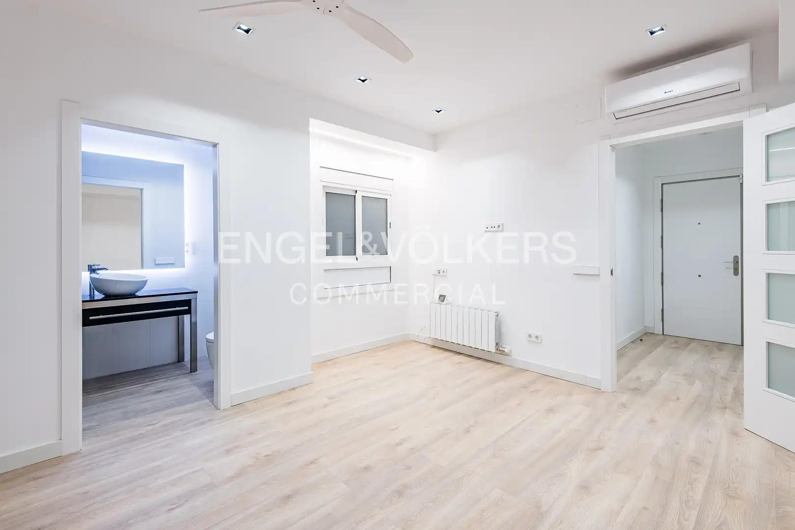 Schlafzimmer von Büro zum Verkauf in Barcelona mit Klimaanlage