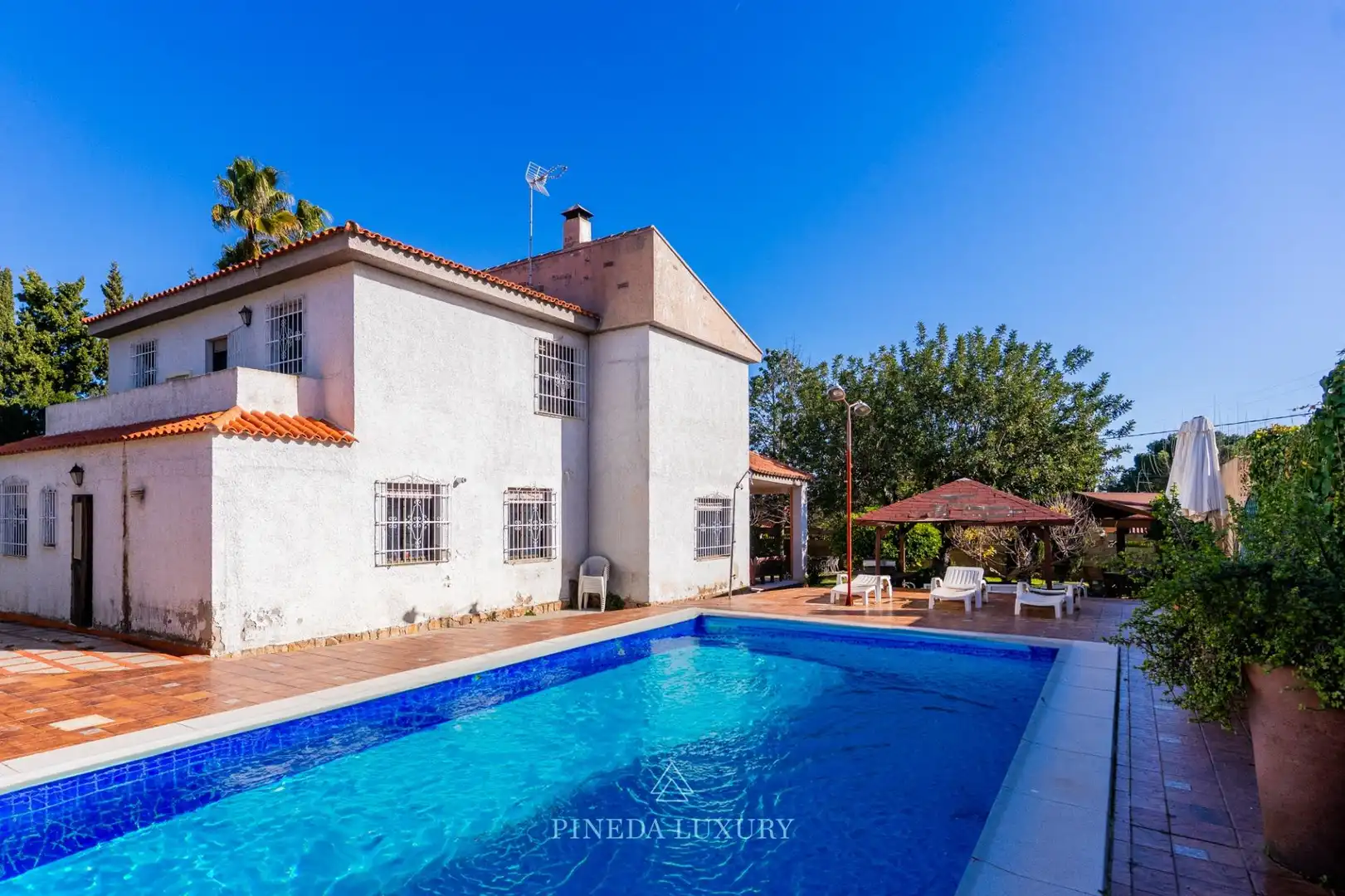Exterior view of Houses for sale in L'Eliana