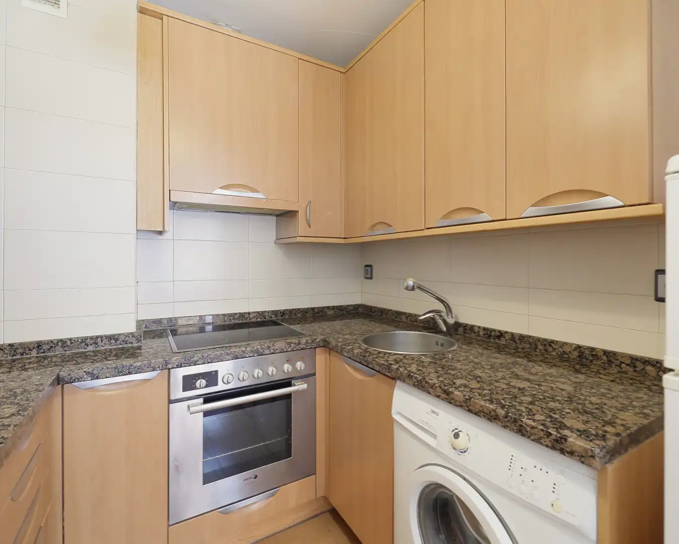 Cocina de Piso en venta en Oviedo  con Calefacción y Amueblado