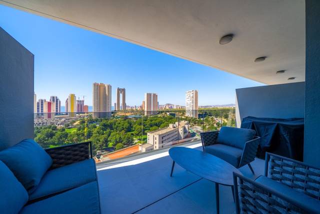 Apartamento en Alquiler en Calle Calle Presidente Adolfo Suárez, 14 en Via Parque