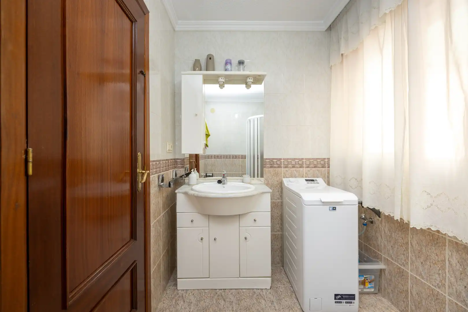 Baño de Piso de alquiler en Granada con Aire acondicionado, Calefacción y Terraza