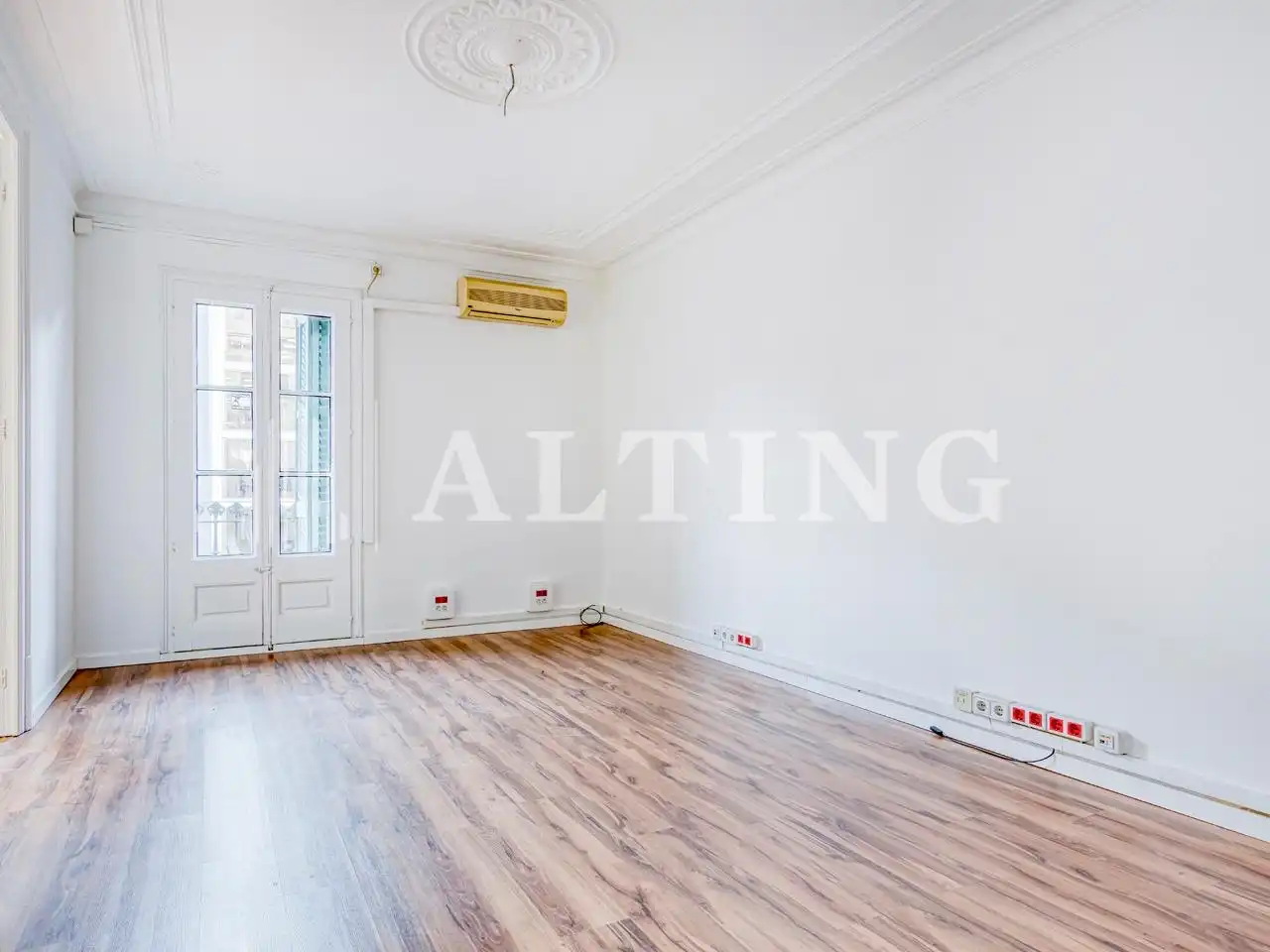 Habitación de Oficina de alquiler en Barcelona con Aire acondicionado y Calefacción