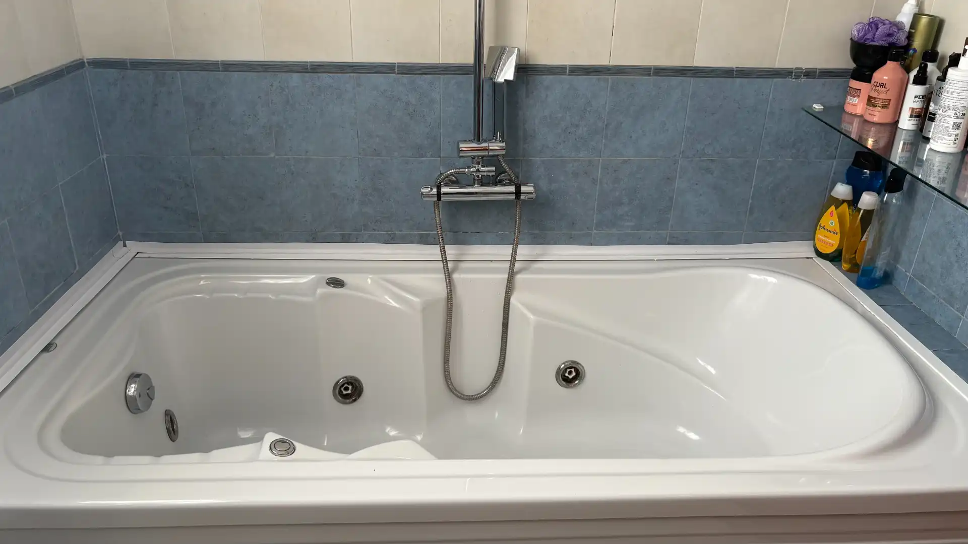 Baño de Casa adosada en venta en Cañete la Real con Aire acondicionado, Calefacción y Amueblado