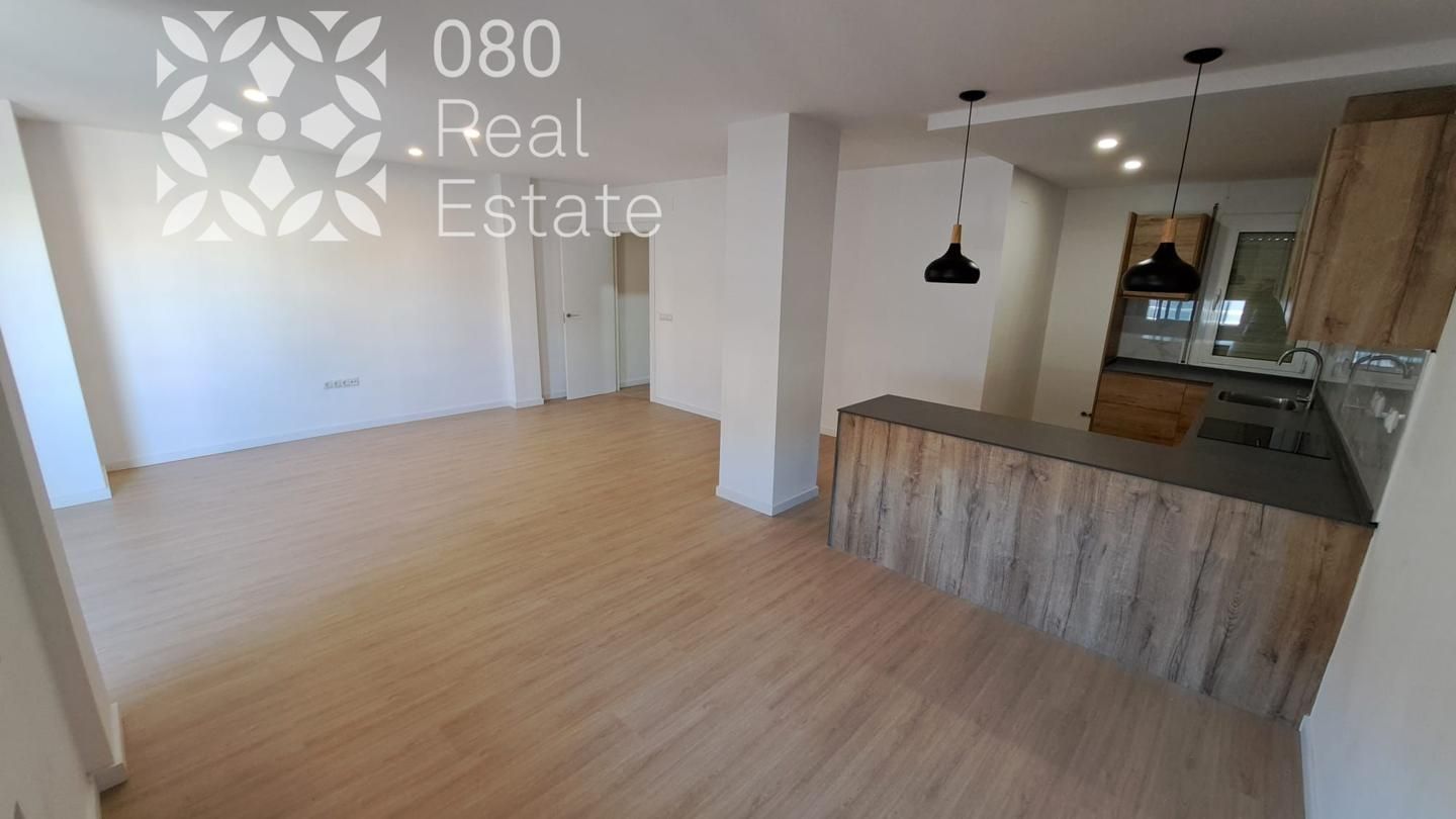 Flat for sale in  Barcelona Capital  with Air Conditioner, Heating and Balcony