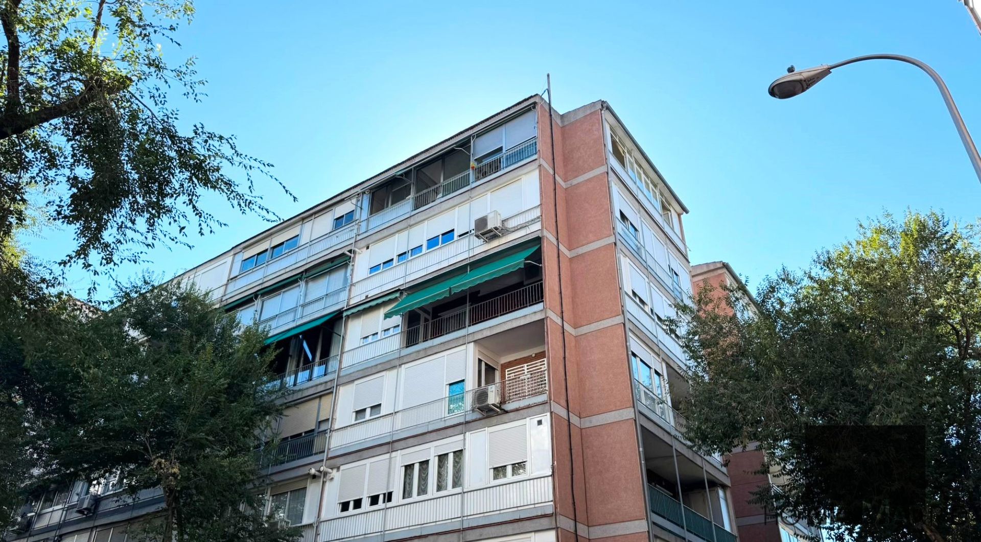 Vista exterior de Piso en venta en  Madrid Capital con Calefacción y Terraza