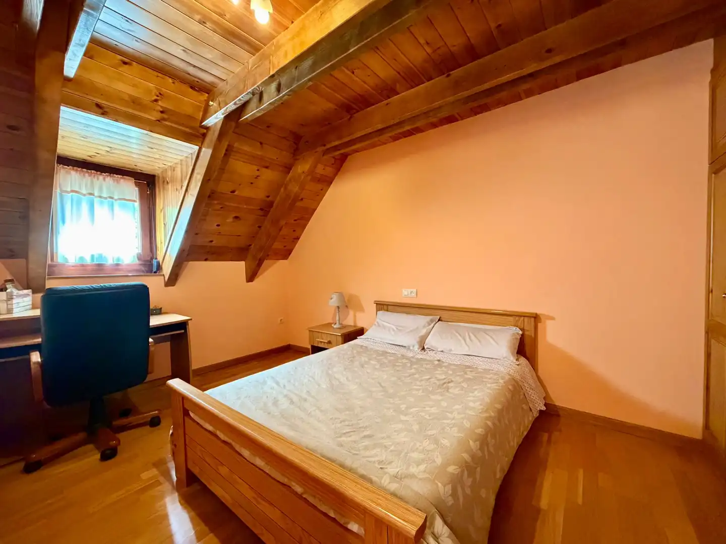 Dormitori de Casa adosada en venda en Vielha e Mijaran amb Calefacció, Parquet i Terrassa