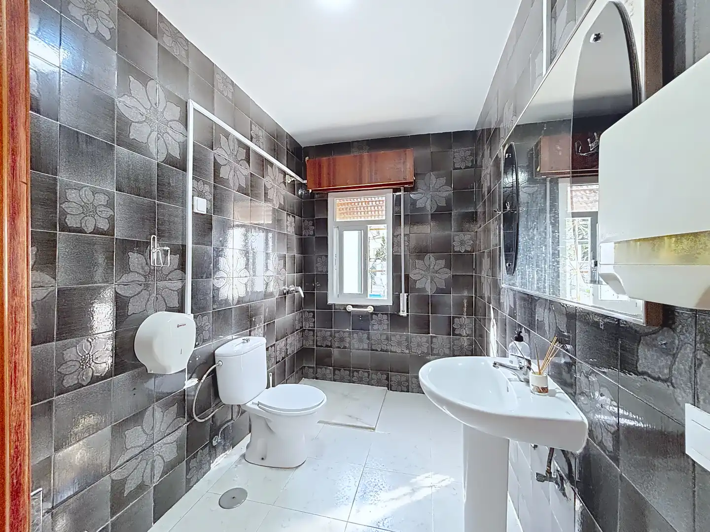 Bathroom of Houses for sale in Málaga  with Air Conditioner, Private garden and Terrace