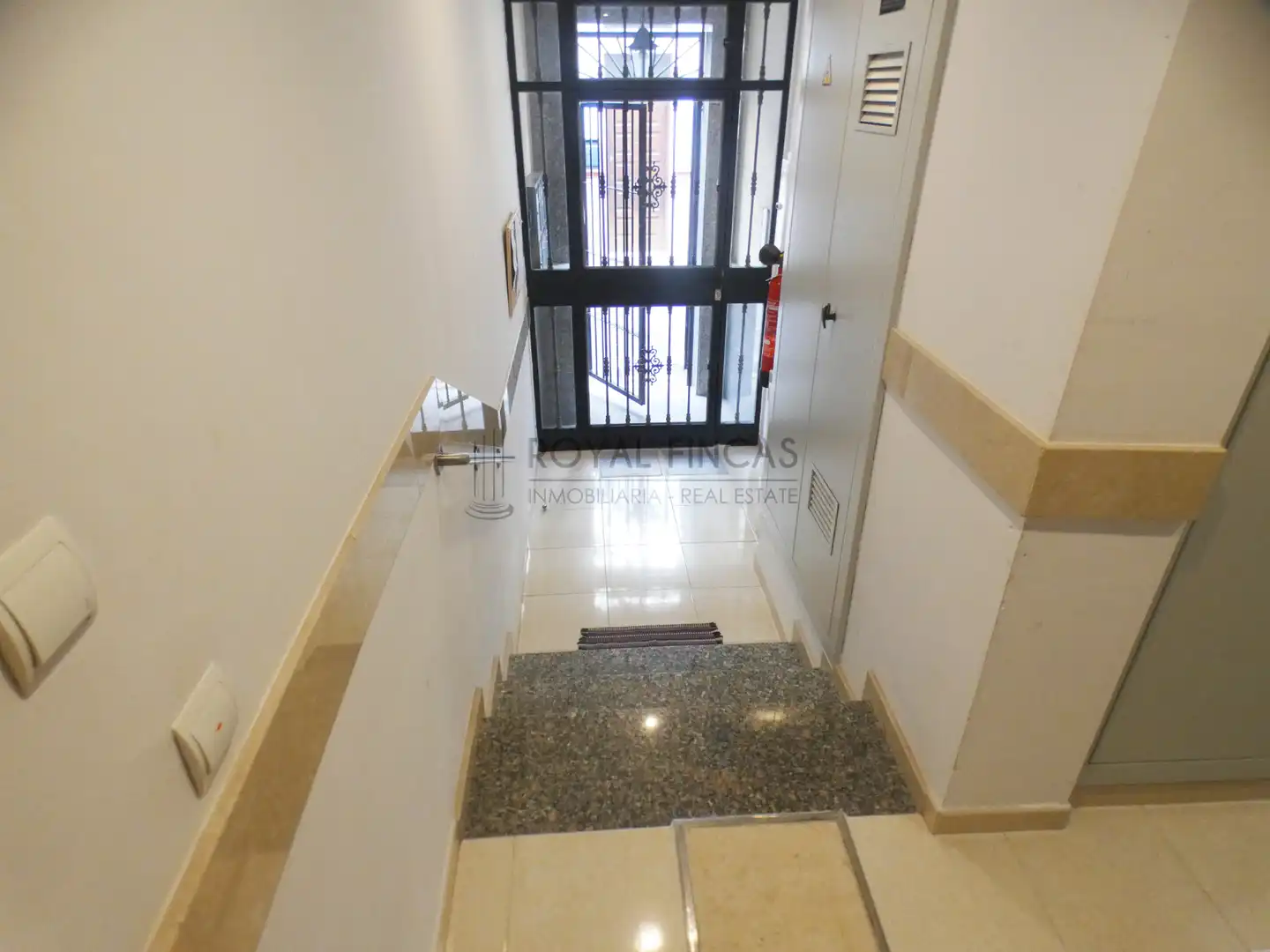 Bajo en venta en Arroyo de la Miel, imagen 2