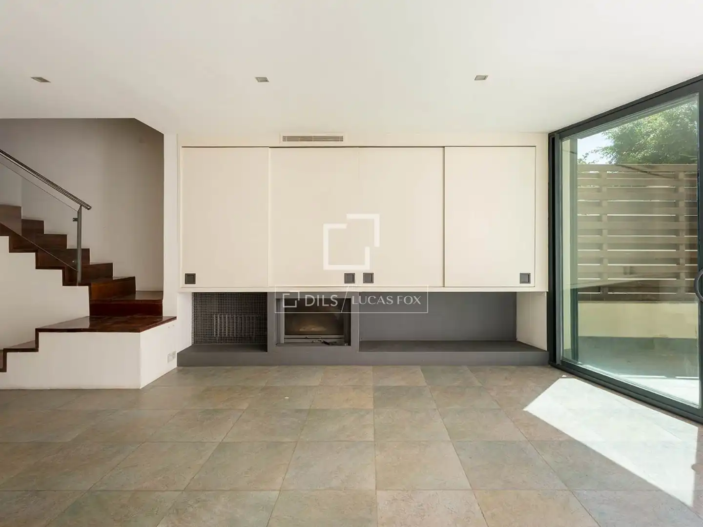 Living room of Houses for sale in Barcelona  with Air Conditioner, Terrace and Storage room
