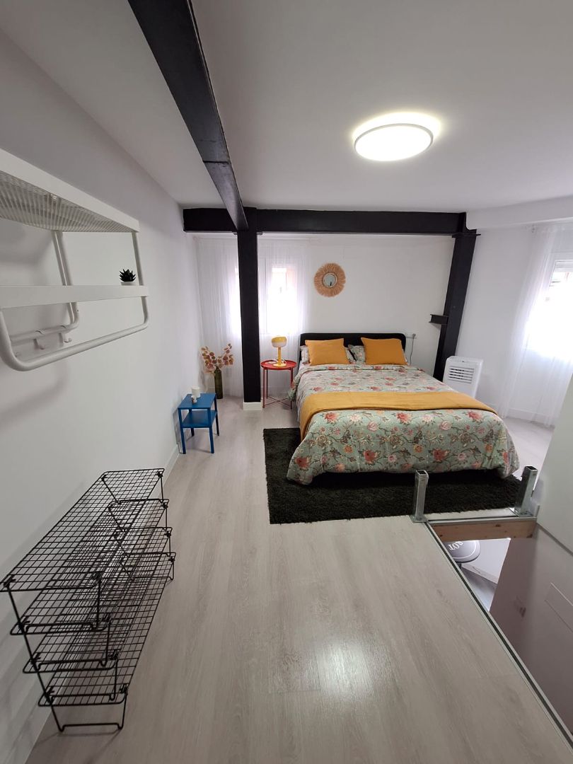 Habitación de Dúplex para compartir en  Madrid Capital con Aire acondicionado, Calefacción y Trastero