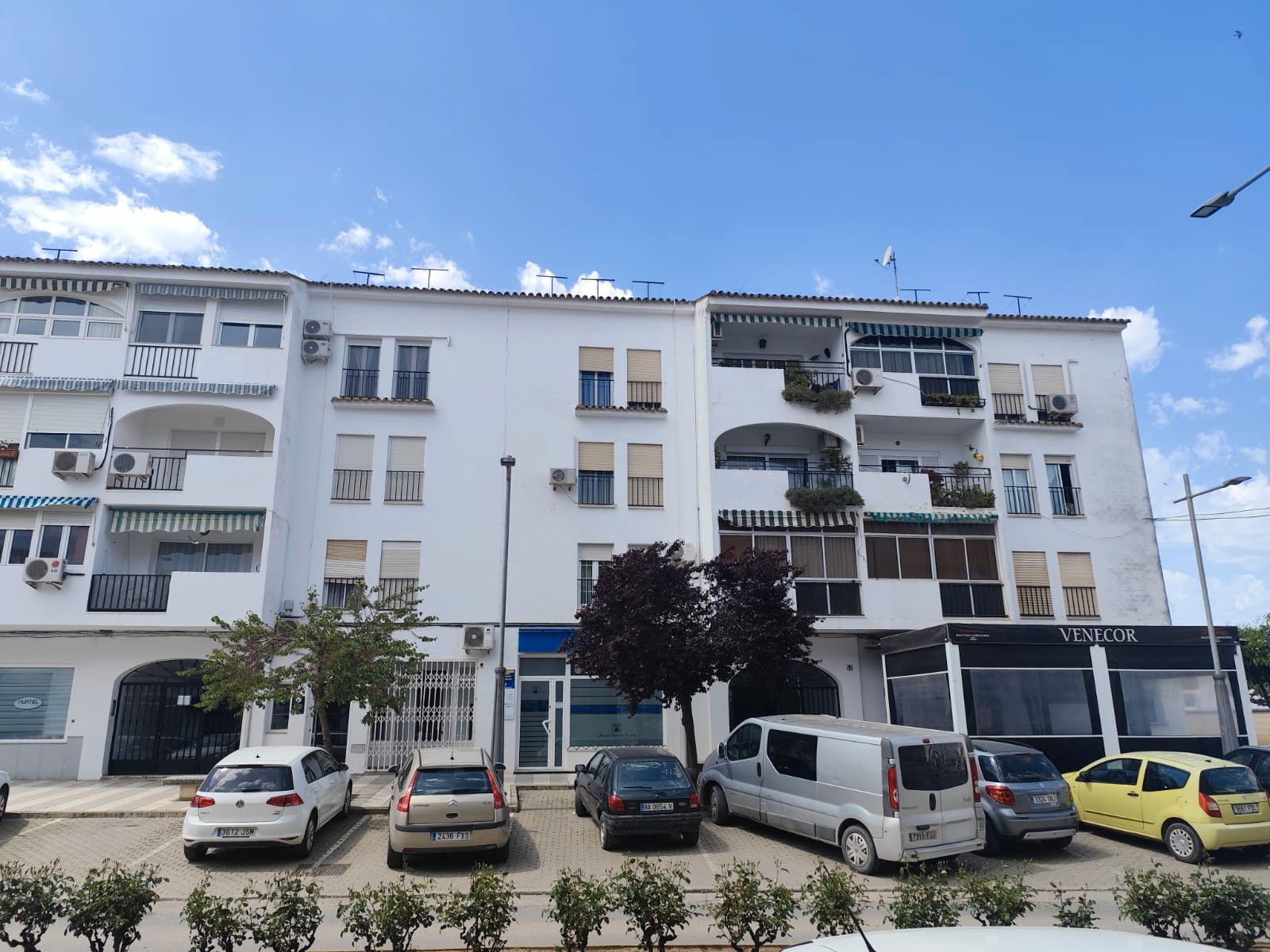 Vista exterior de Pis en venda en Los Santos de Maimona amb Terrassa i Balcó
