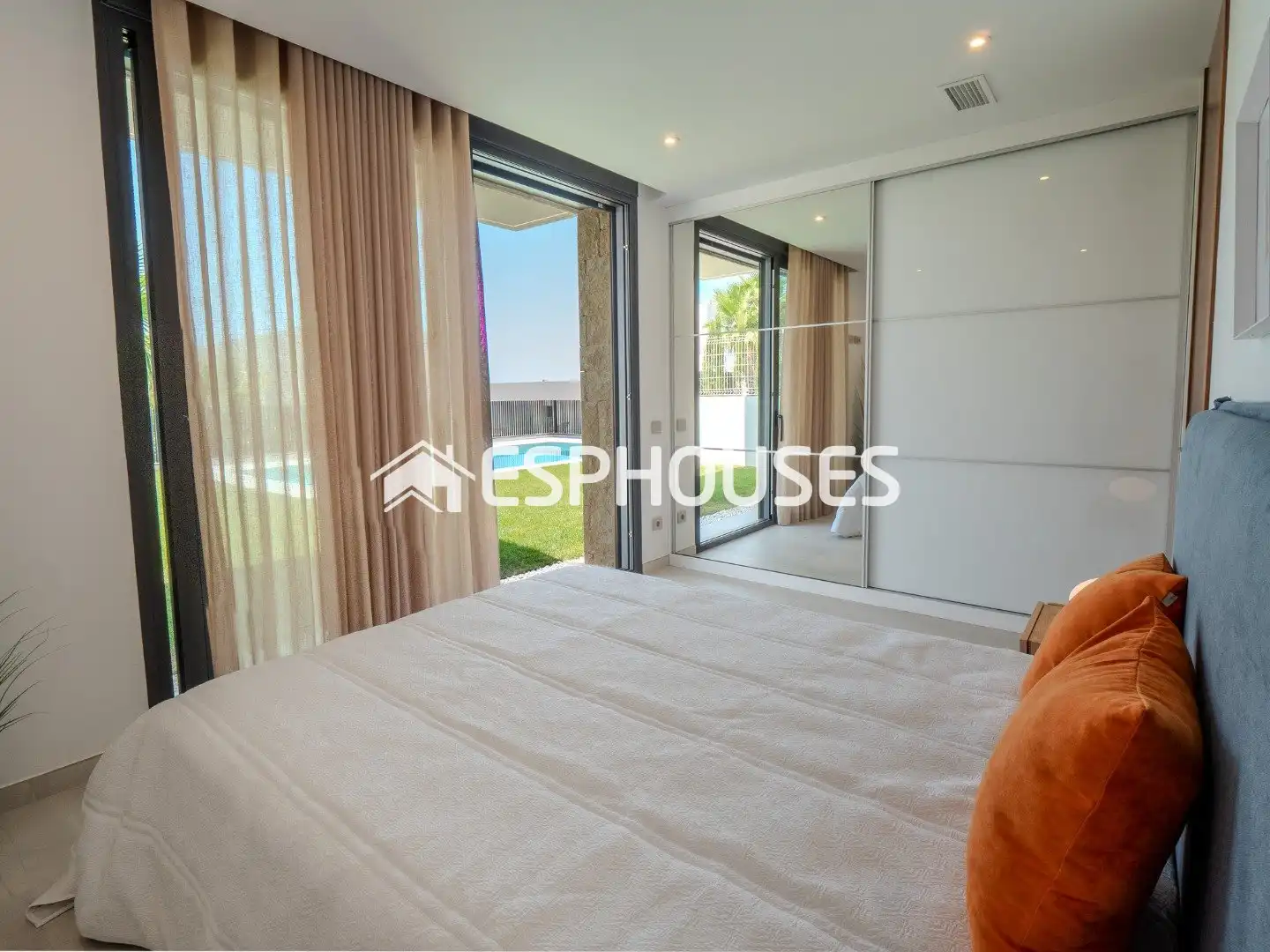 Bedroom of Houses for sale in Finestrat  with Air Conditioner, Terrace and Swimming Pool