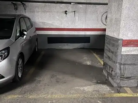 Parkplatz von Garage zur Miete in Badalona mit Alarm