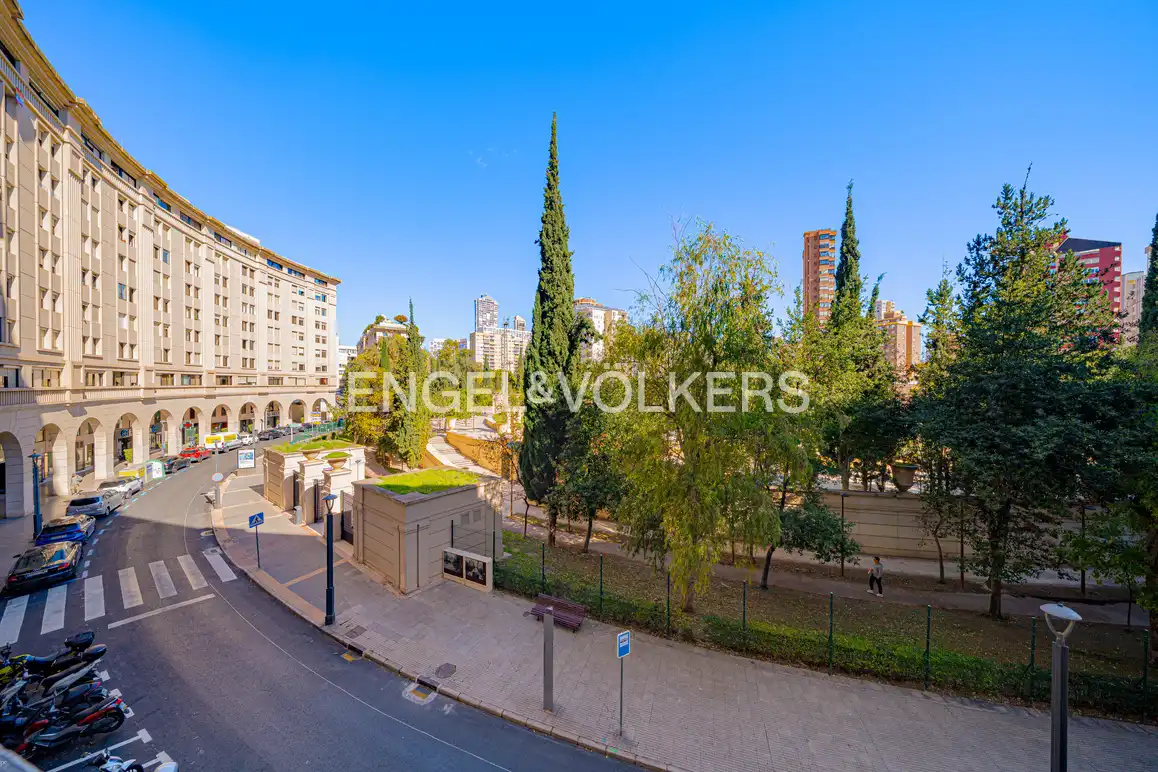 Vista exterior de Apartament en venda en Benidorm amb Aire condicionat i Piscina comunitària